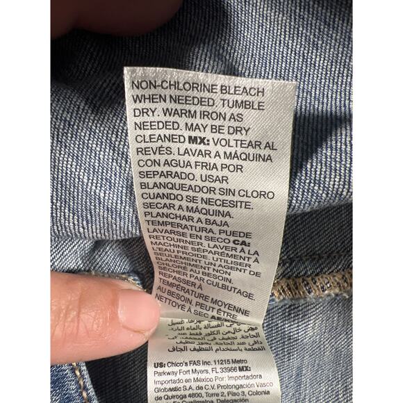 Chico's Woman's Paisley Blue Denim Stretch Long Sleeve Jean Jacket Size 2, Large - Picture 7 of 8